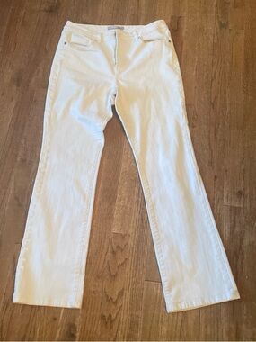 Chico’s platinum White Straight-Leg Jeans size 10